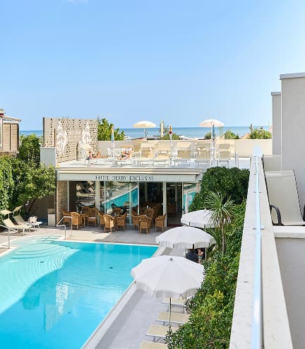 Piscine riscaldate e solarium